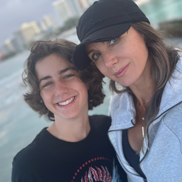 Meet your Posher, Amanda - Picture 1 of 8